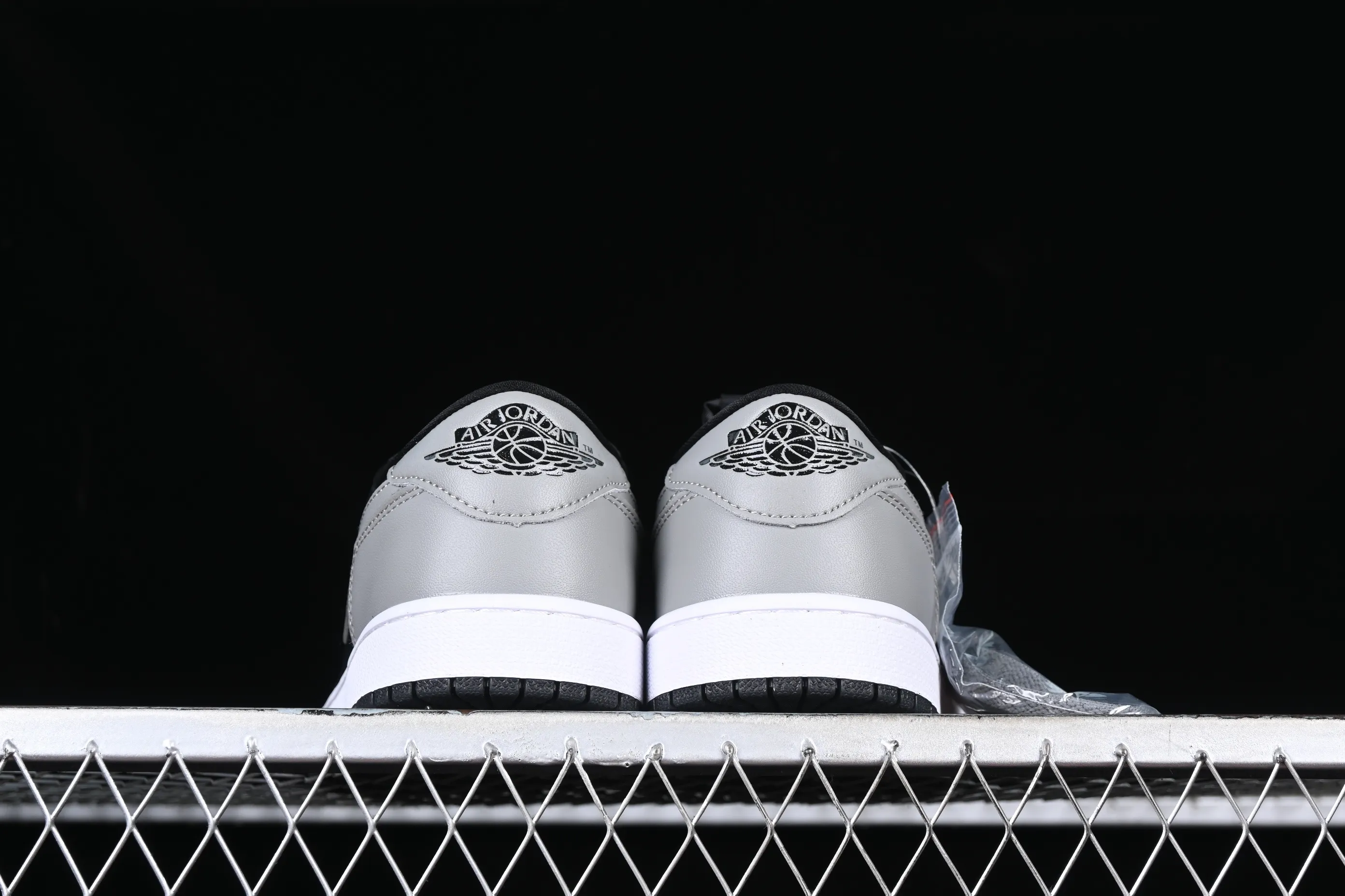 All categories Air Jordan Jordan series basketball shoes Air Jordan 1 Low Z version Air Jordan 1 Low OG "Shadow" AJ1 Joe 1 shadow gray low-top basketball shoes 705329-003
